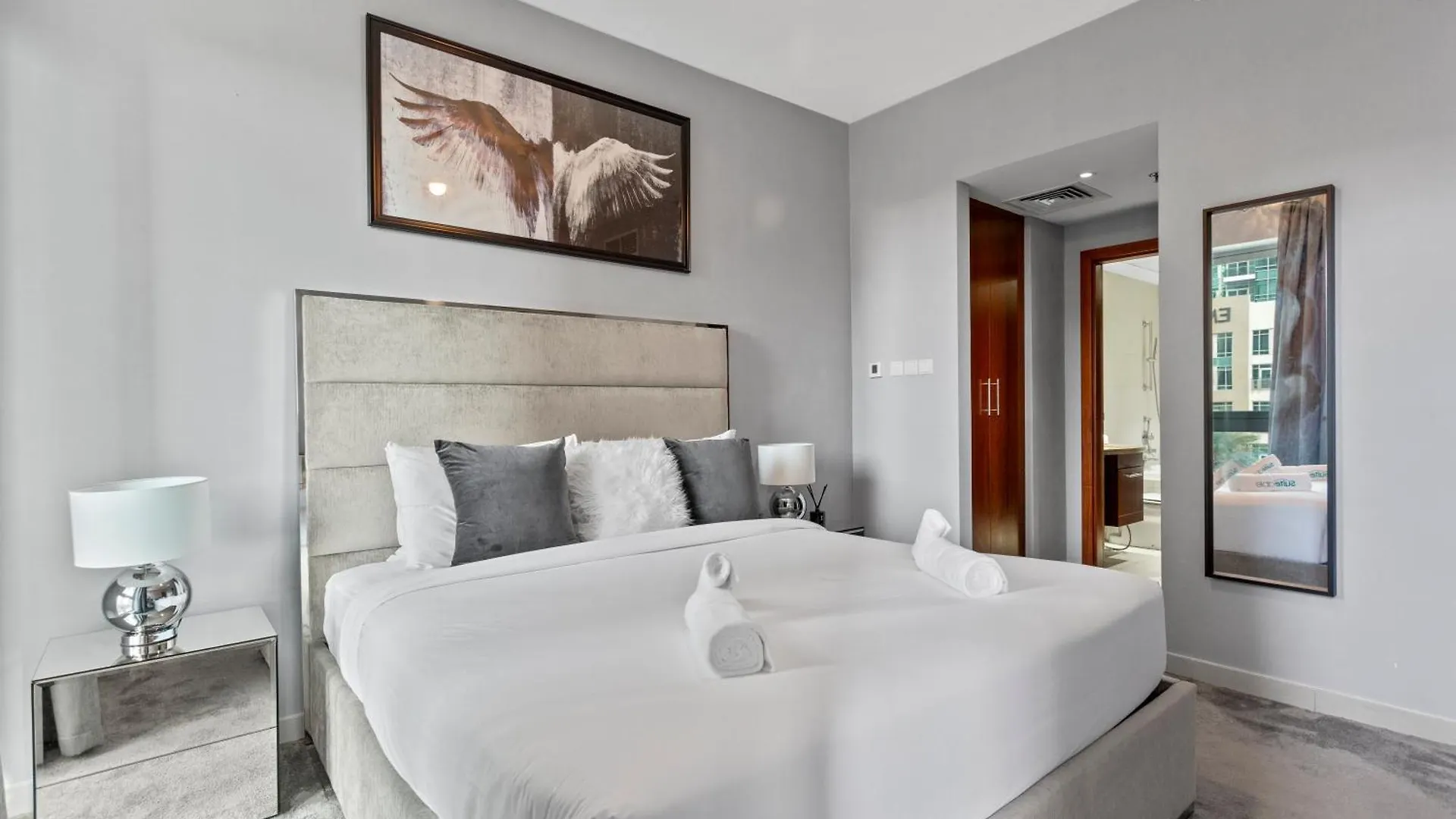 Iconic 1 Bed Apartment In The Heart Of Downtown Dubai